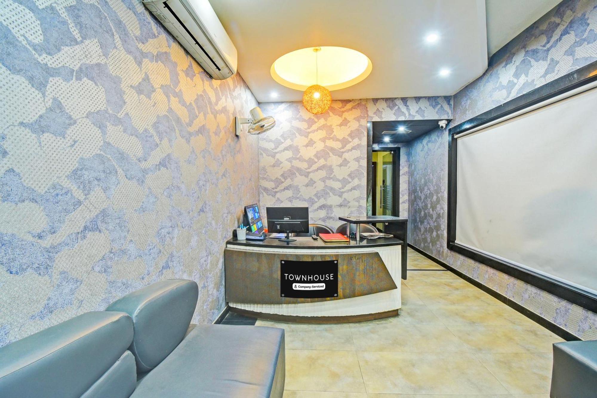 Super Townhouse Amrapali Circle Formerly Hotel Aqua Джайпур Екстериор снимка