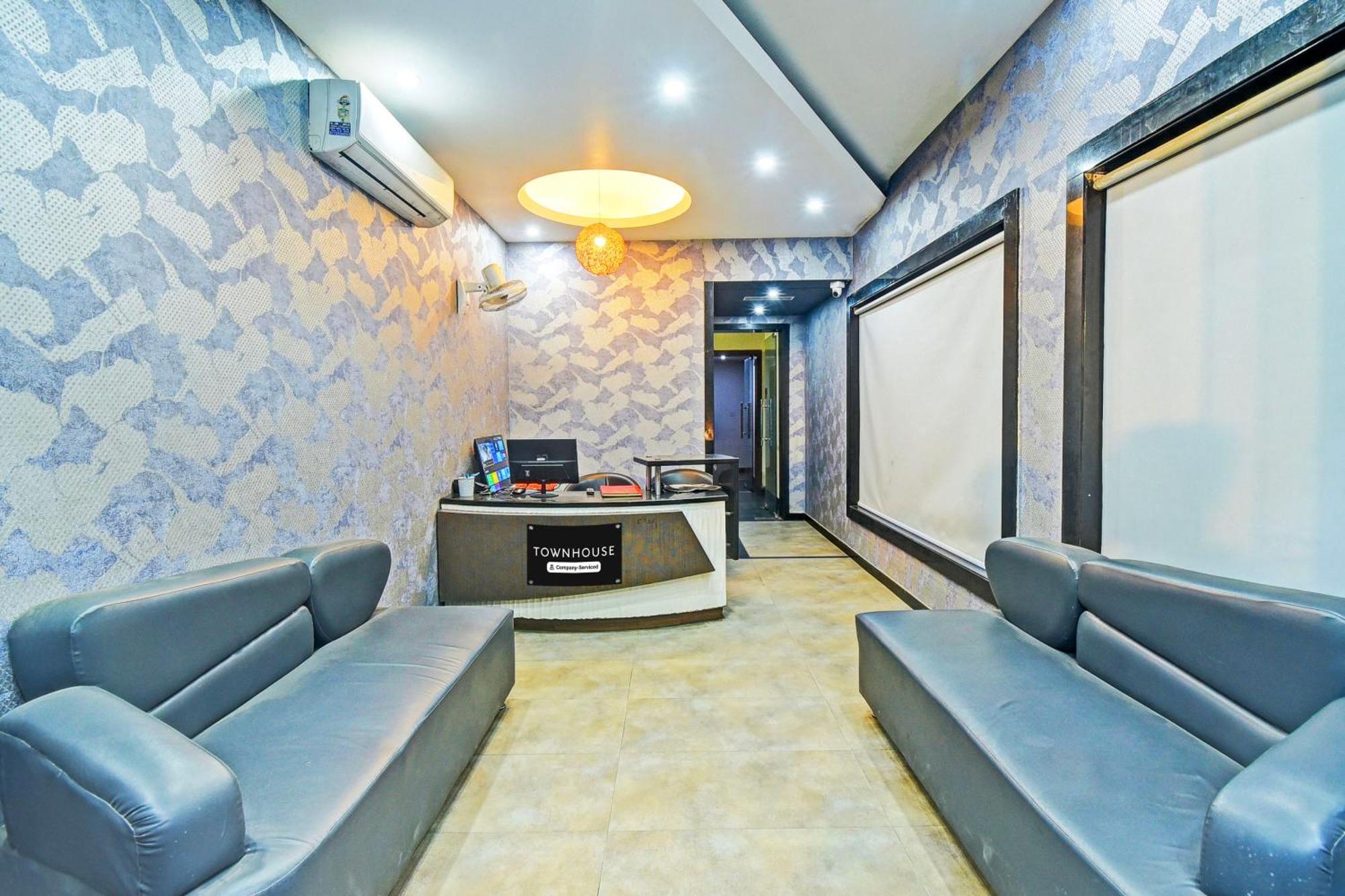 Super Townhouse Amrapali Circle Formerly Hotel Aqua Джайпур Екстериор снимка
