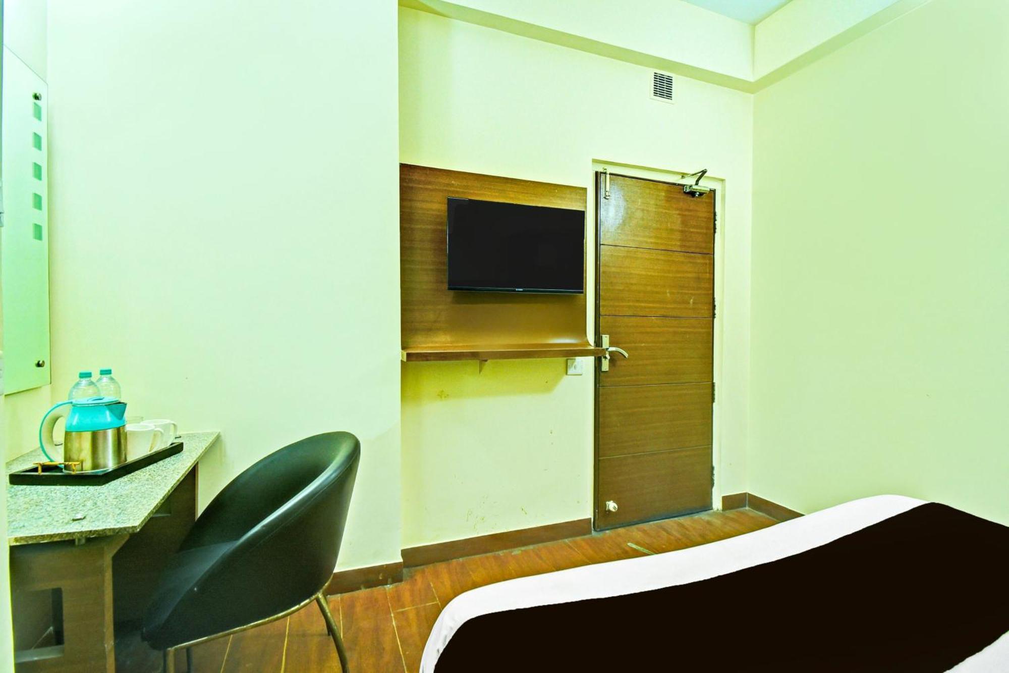 Super Townhouse Amrapali Circle Formerly Hotel Aqua Джайпур Екстериор снимка